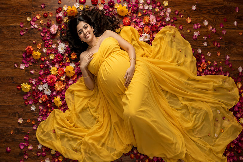 indoor-maternity-photoshoot-in-mumbai
